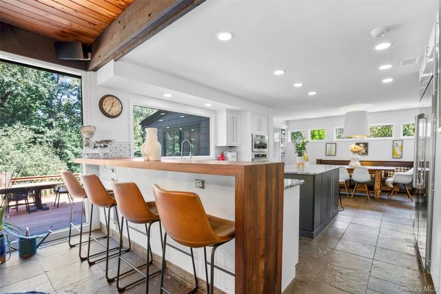 14 Leatherstocking Lane, Mamaroneck, NY 10543