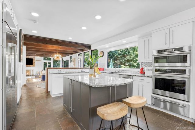 14 Leatherstocking Lane, Mamaroneck, NY 10543