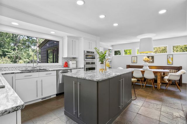 14 Leatherstocking Lane, Mamaroneck, NY 10543