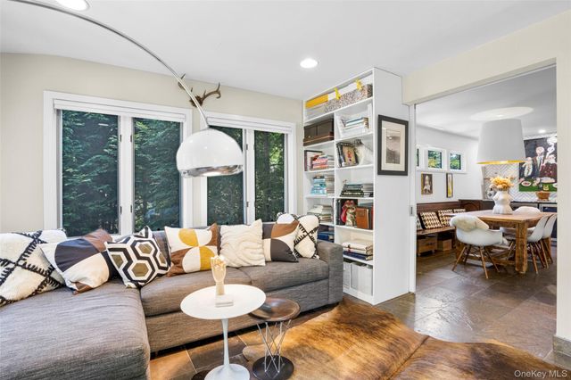 14 Leatherstocking Lane, Mamaroneck, NY 10543