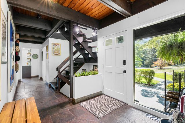 14 Leatherstocking Lane, Mamaroneck, NY 10543