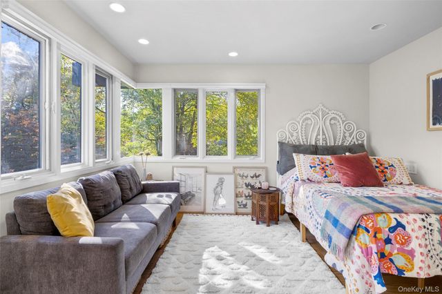 14 Leatherstocking Lane, Mamaroneck, NY 10543