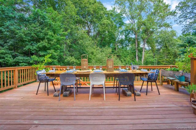 14 Leatherstocking Lane, Mamaroneck, NY 10543