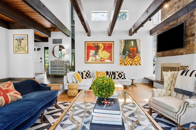 14 Leatherstocking Lane, Mamaroneck, NY 10543