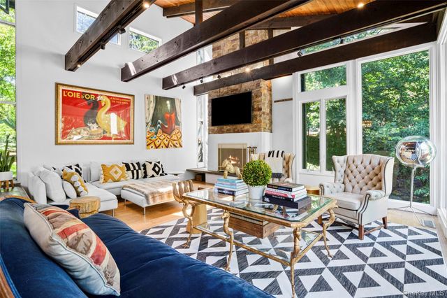 14 Leatherstocking Lane, Mamaroneck, NY 10543