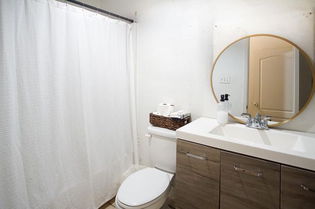 7007 Stonleigh PL, Austin, TX 78744