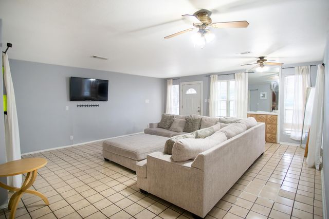 7007 Stonleigh PL, Austin, TX 78744