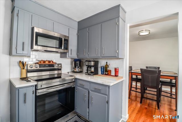 16 Chestnut Drive, Derby, CT 06418