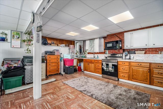 16 Chestnut Drive, Derby, CT 06418