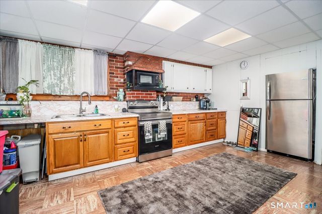 16 Chestnut Drive, Derby, CT 06418