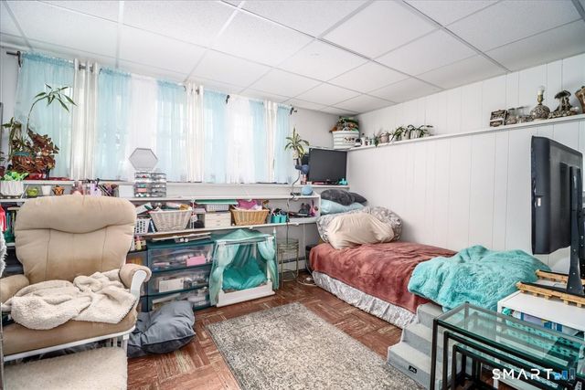 16 Chestnut Drive, Derby, CT 06418