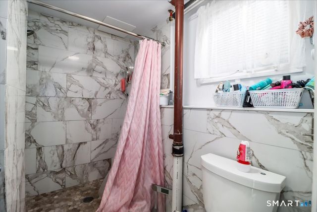 16 Chestnut Drive, Derby, CT 06418