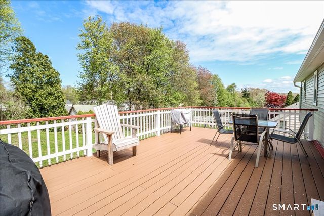 16 Chestnut Drive, Derby, CT 06418