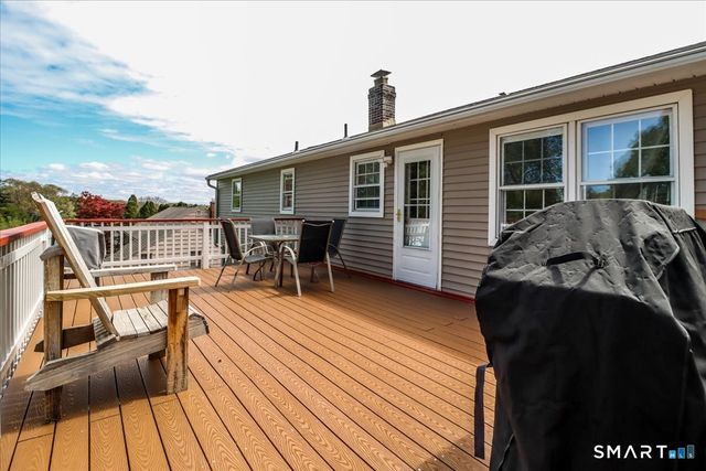 16 Chestnut Drive, Derby, CT 06418