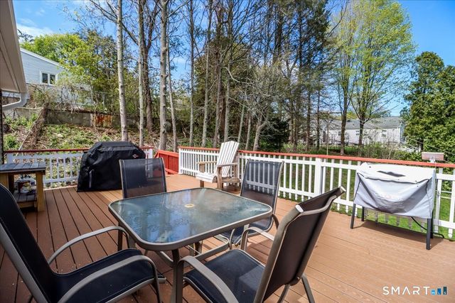 16 Chestnut Drive, Derby, CT 06418