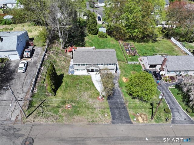 16 Chestnut Drive, Derby, CT 06418