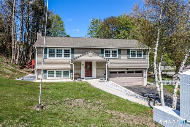 16 Chestnut Drive, Derby, CT 06418