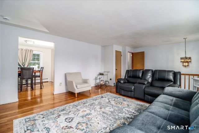 16 Chestnut Drive, Derby, CT 06418