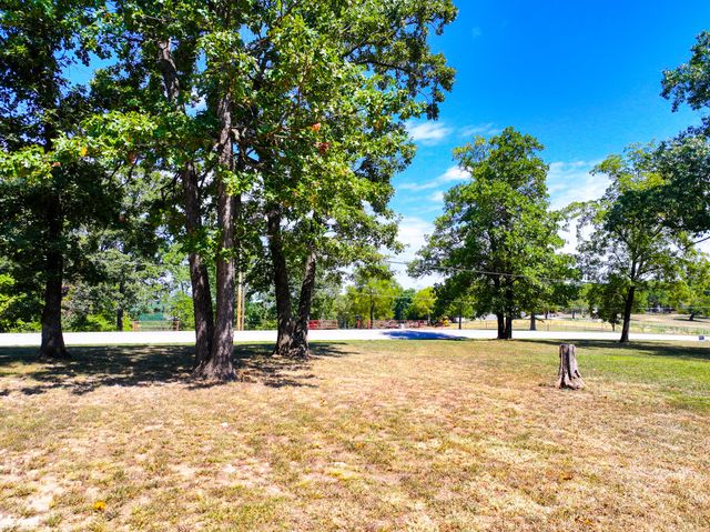 22131 Pepper Lane, Wheatland, MO 65779