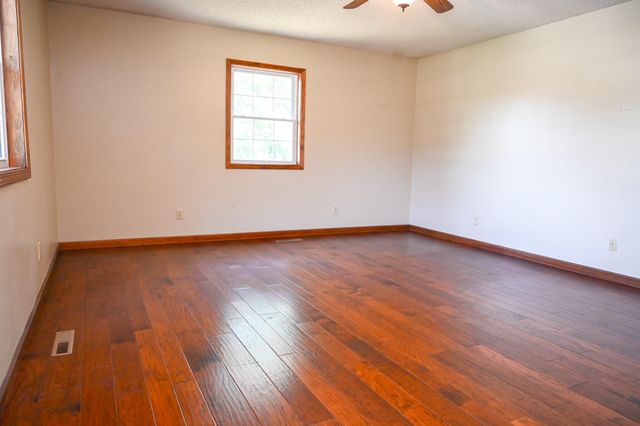 22131 Pepper Lane, Wheatland, MO 65779