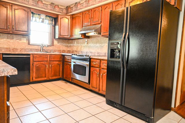 22131 Pepper Lane, Wheatland, MO 65779