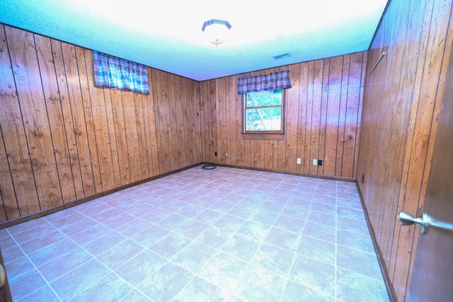 22131 Pepper Lane, Wheatland, MO 65779