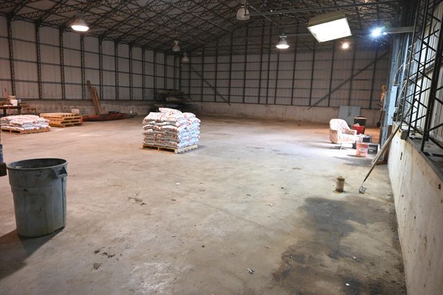 22131 Pepper Lane, Wheatland, MO 65779