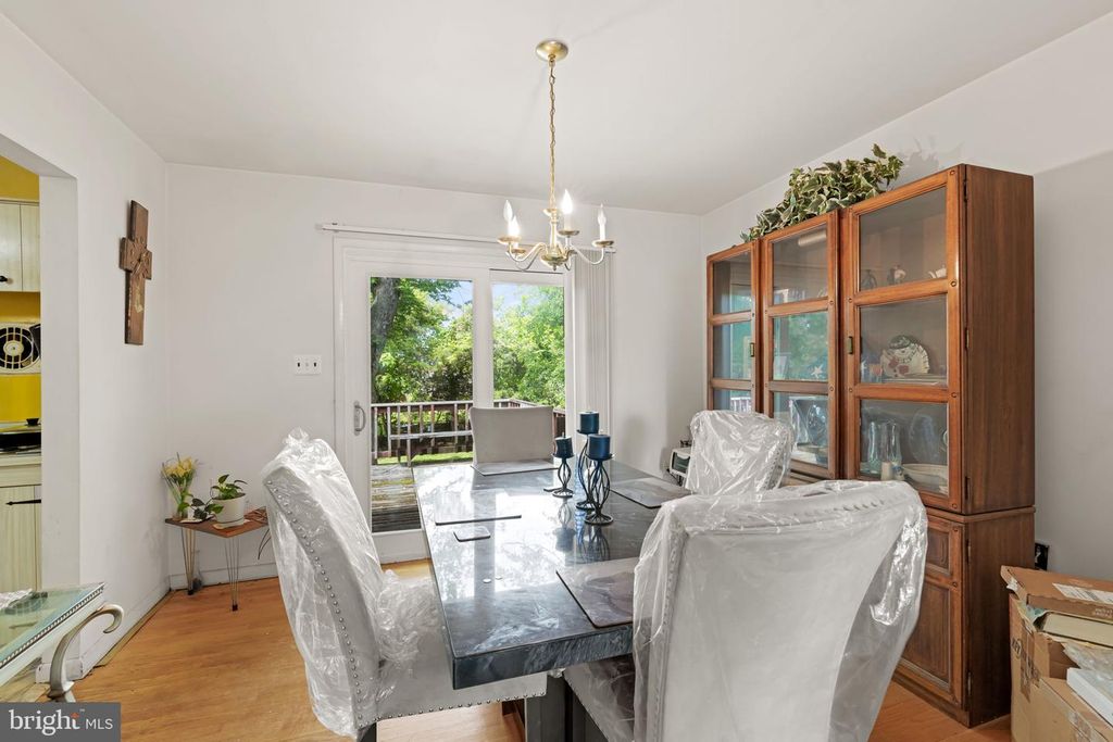 Image 10 of property listing at 9011 COOPER DR, Fort Washington, MD 20744
