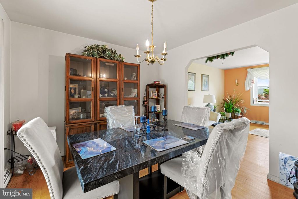 Image 11 of property listing at 9011 COOPER DR, Fort Washington, MD 20744