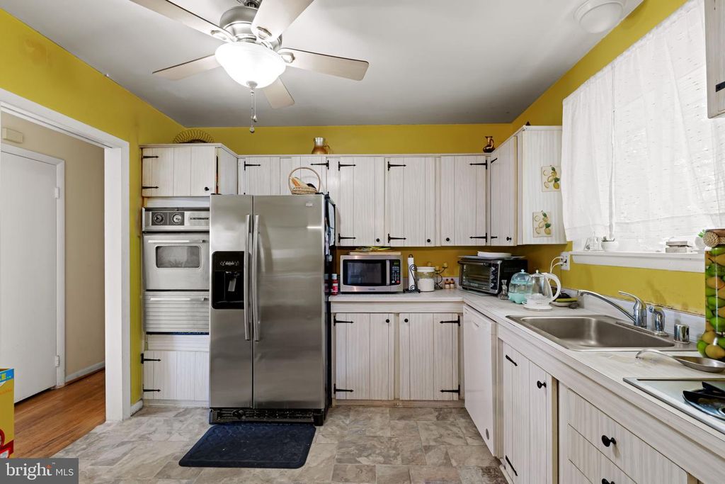 Image 16 of property listing at 9011 COOPER DR, Fort Washington, MD 20744