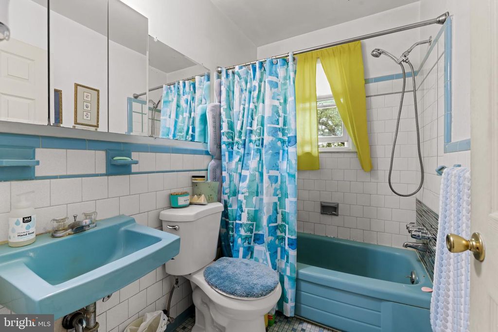 Image 19 of property listing at 9011 COOPER DR, Fort Washington, MD 20744