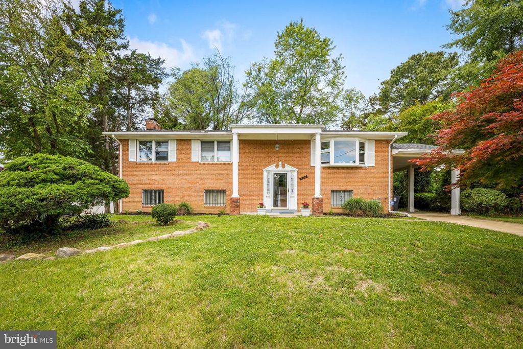 Image 3 of property listing at 9011 COOPER DR, Fort Washington, MD 20744
