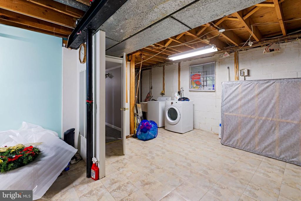 Image 31 of property listing at 9011 COOPER DR, Fort Washington, MD 20744