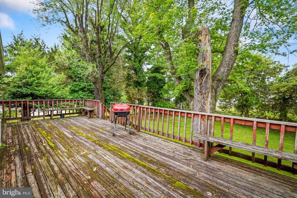 Image 32 of property listing at 9011 COOPER DR, Fort Washington, MD 20744