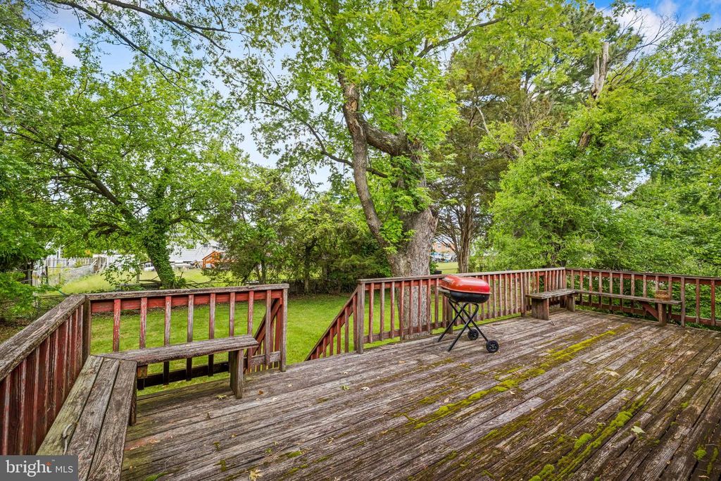 Image 33 of property listing at 9011 COOPER DR, Fort Washington, MD 20744