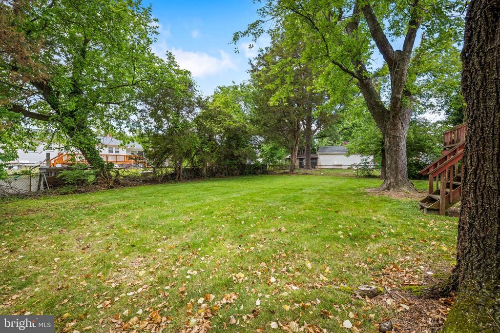 Image 34 of property listing at 9011 COOPER DR, Fort Washington, MD 20744