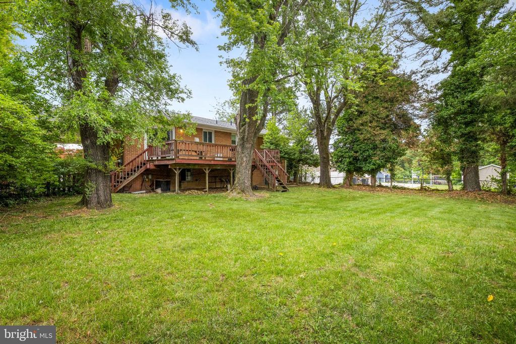 Image 36 of property listing at 9011 COOPER DR, Fort Washington, MD 20744