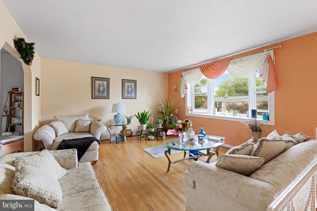 Image 7 of property listing at 9011 COOPER DR, Fort Washington, MD 20744