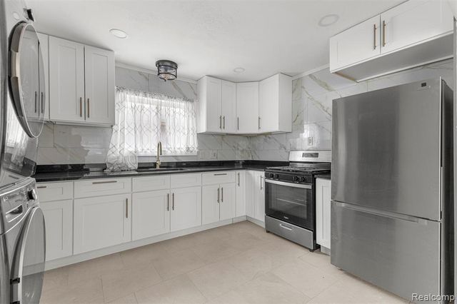 25432 Mcdonald Street, Dearborn Heights, MI 48125