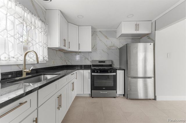 25432 Mcdonald Street, Dearborn Heights, MI 48125