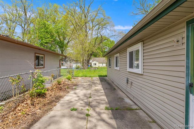 25432 Mcdonald Street, Dearborn Heights, MI 48125