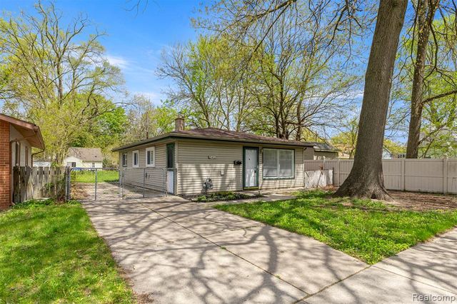 25432 Mcdonald Street, Dearborn Heights, MI 48125