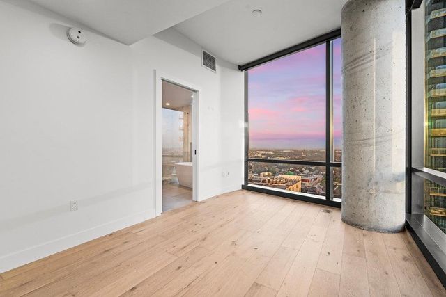 70 Rainey ST 1901, Austin, TX 78701