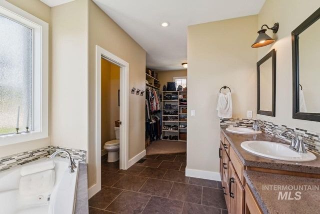 7305 Mustang Ln, Emmett, ID 83617