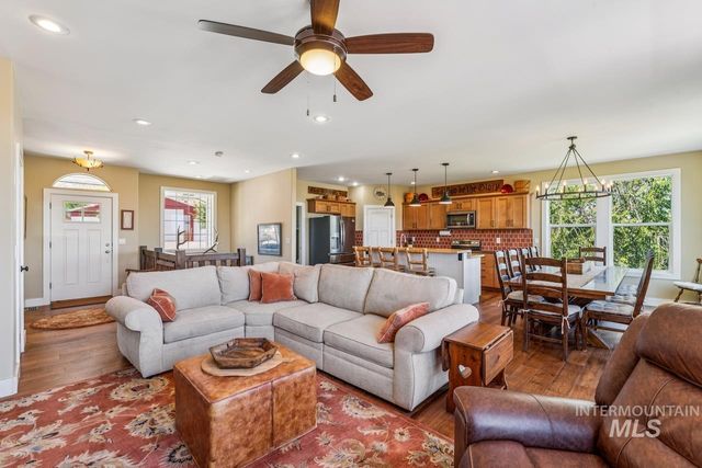 7305 Mustang Ln, Emmett, ID 83617