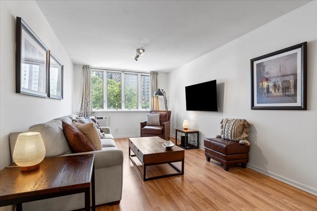 1419 N State Parkway 603, Chicago, IL 60610