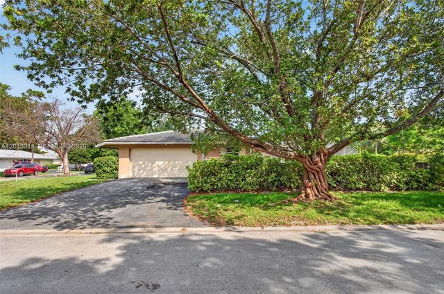 8505 NW 29th Dr, Coral Springs, FL 33065