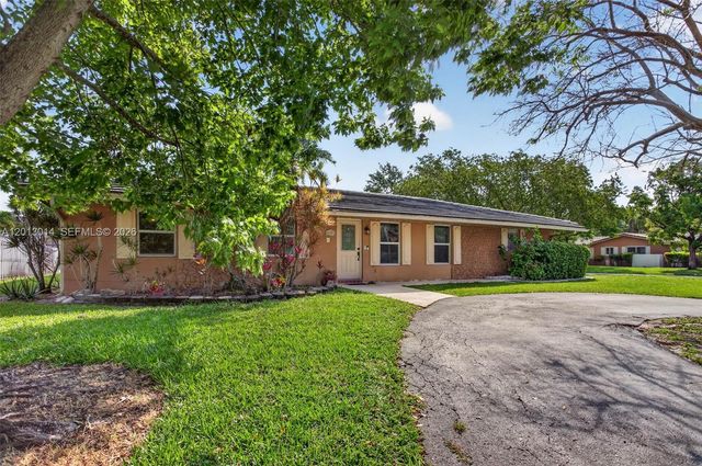 8505 NW 29th Dr, Coral Springs, FL 33065