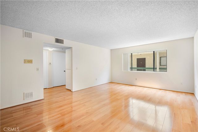 1004 E Garfield 3, Glendale, CA 91205