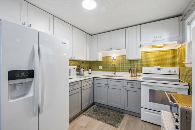 9420 Kelvin Lane G-3272, Schiller Park, IL 60176
